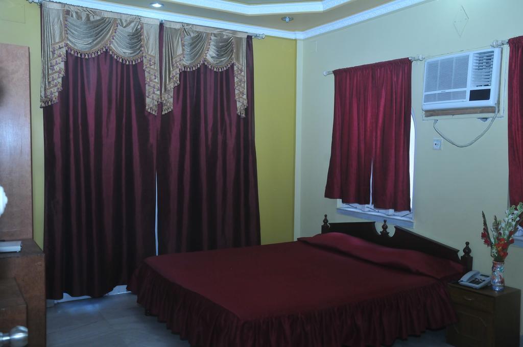 New Hotel White Palace Calcutta Exterior foto