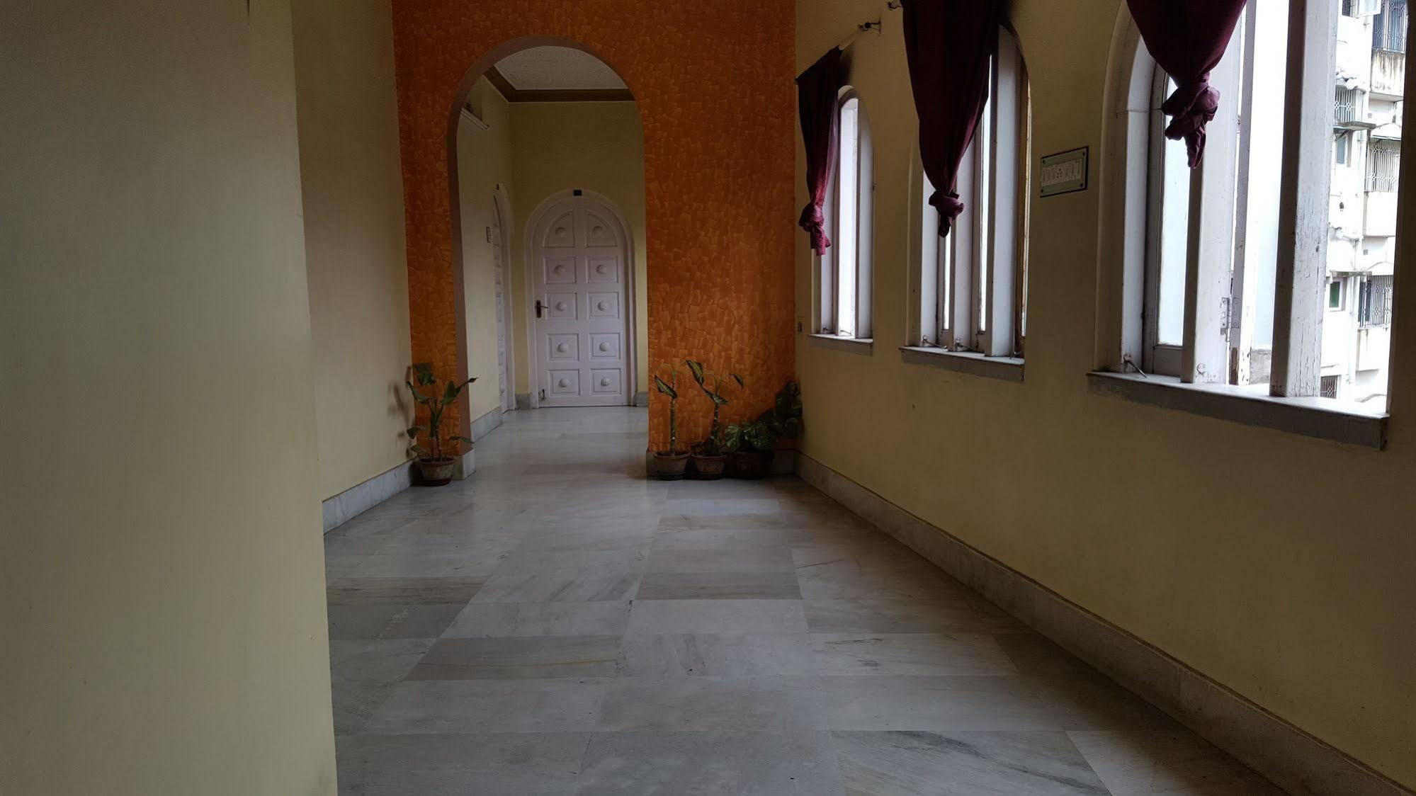 New Hotel White Palace Calcutta Exterior foto
