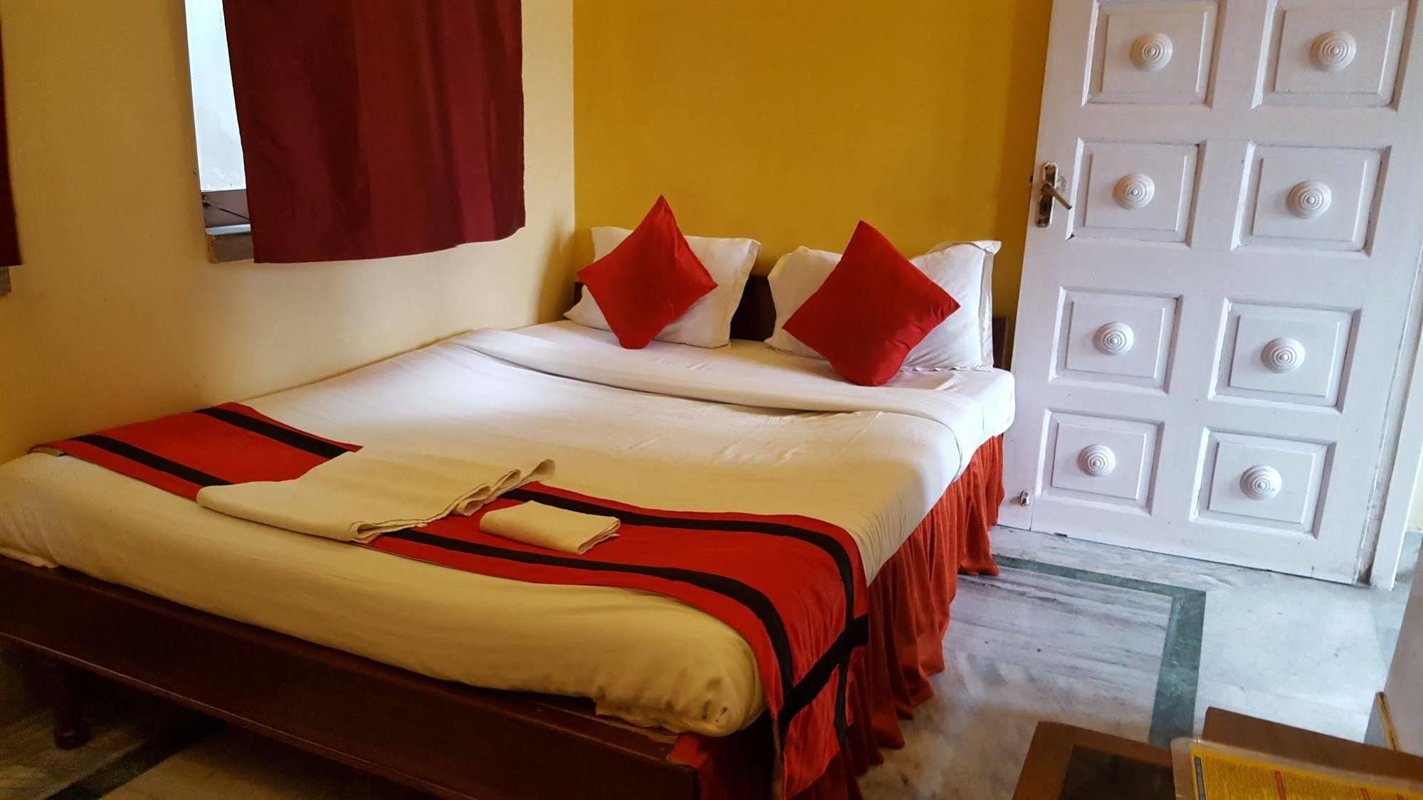 New Hotel White Palace Calcutta Exterior foto