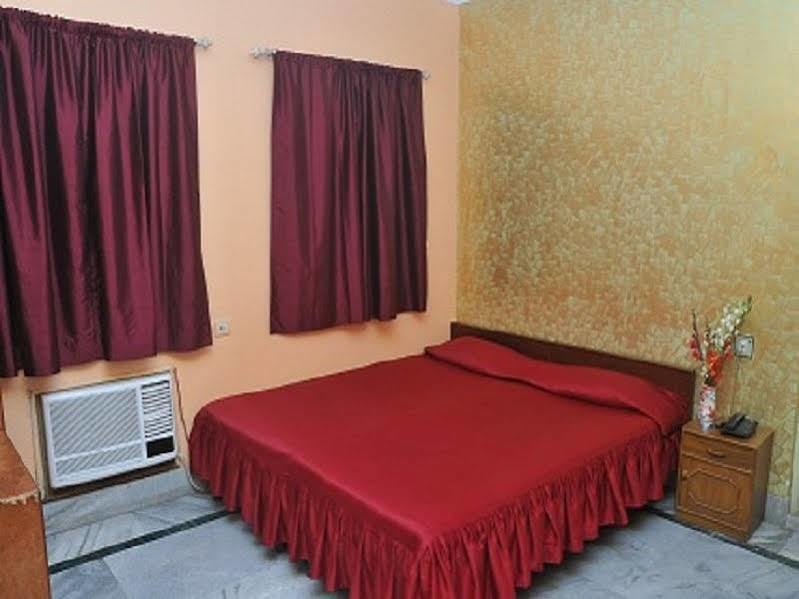 New Hotel White Palace Calcutta Exterior foto