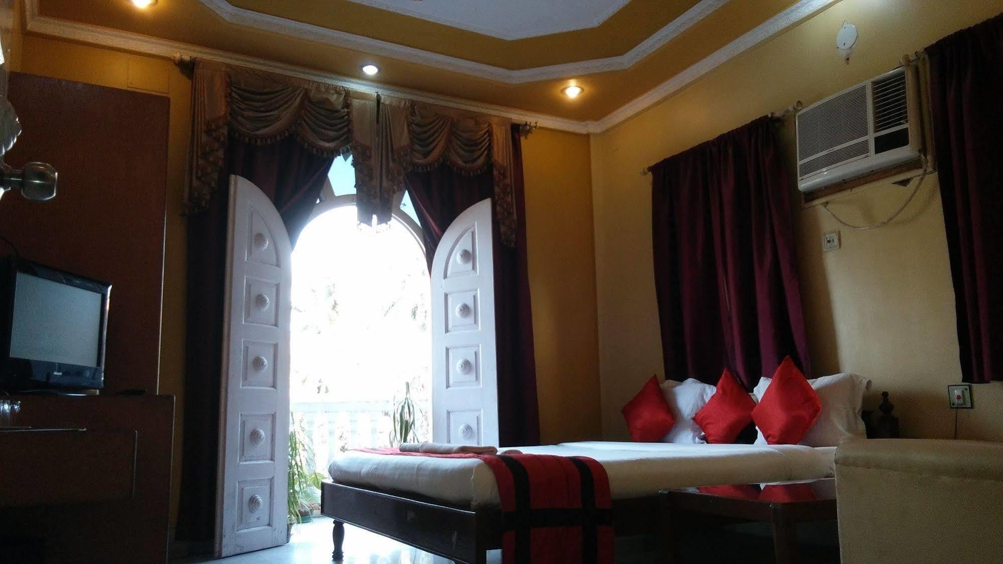 New Hotel White Palace Calcutta Exterior foto