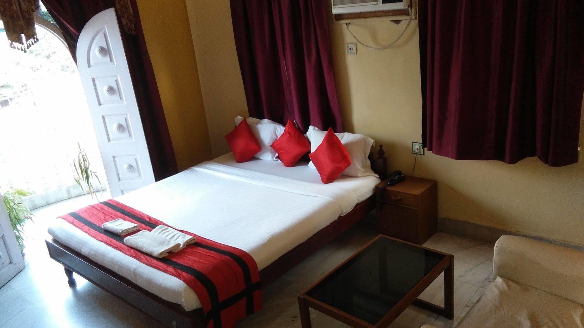 New Hotel White Palace Calcutta Exterior foto