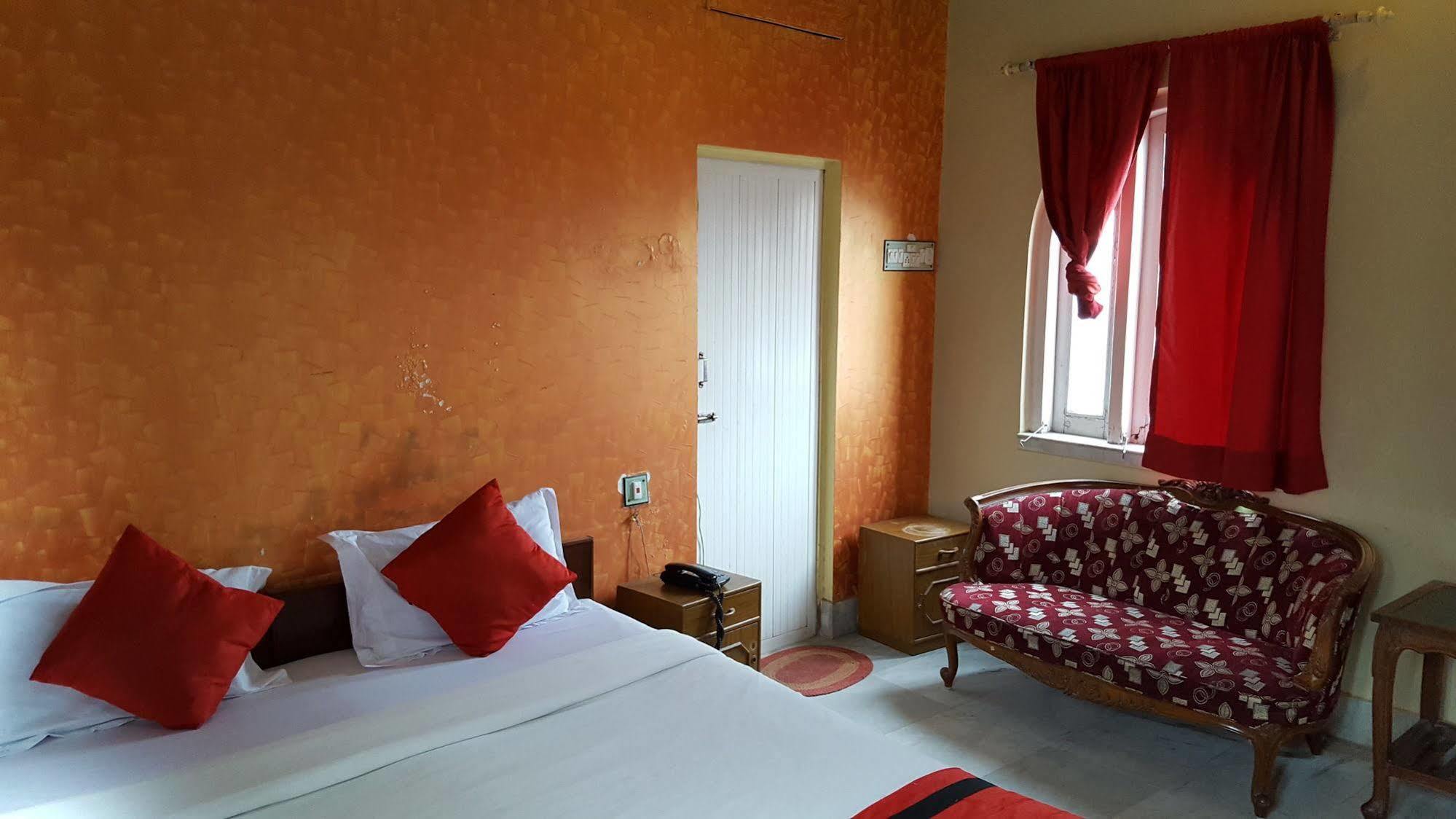 New Hotel White Palace Calcutta Exterior foto