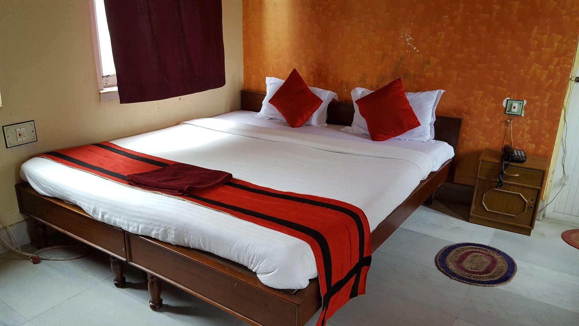 New Hotel White Palace Calcutta Exterior foto